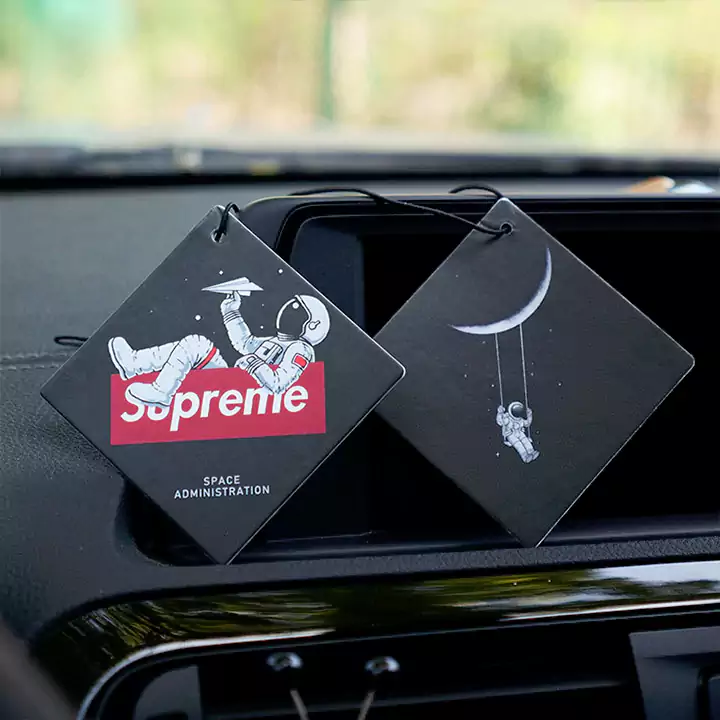 supreme 車用品 人気