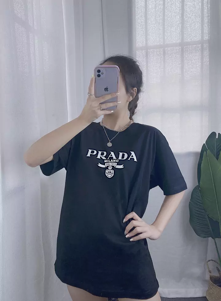 プラダ tシャツ 英字入れ