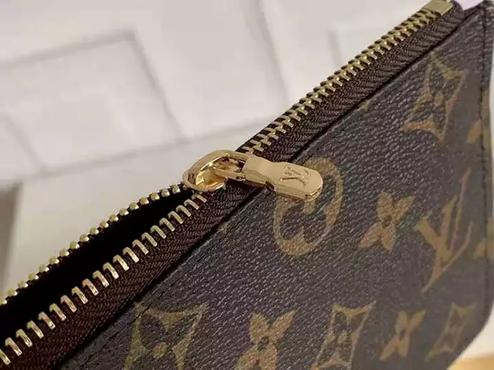 LV 財布