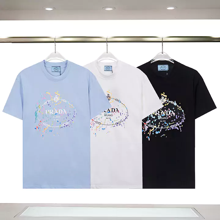 プラダ tシャツ オシャレ