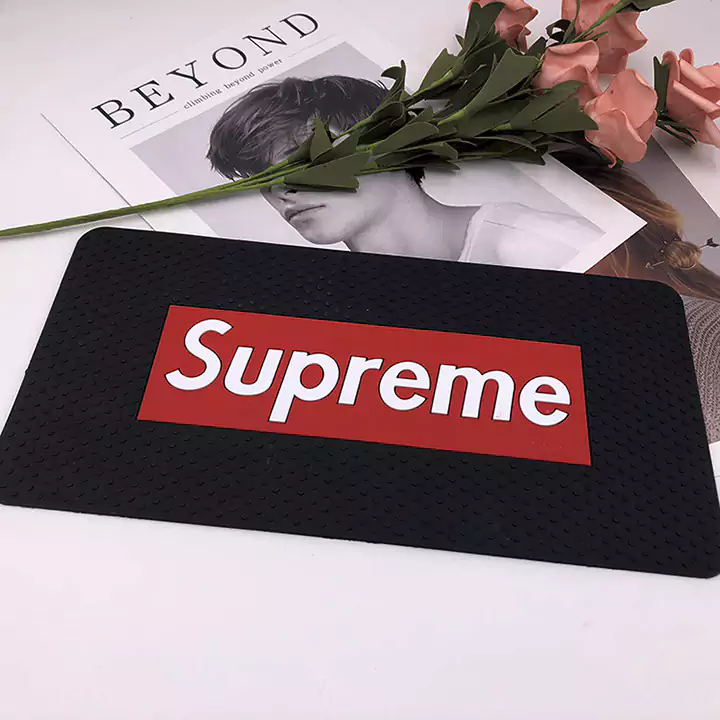 Supreme カー用品