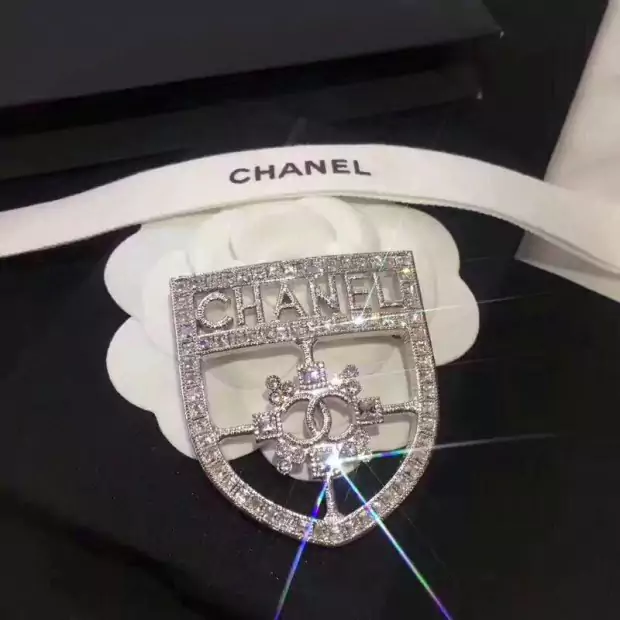 Chanel ブローチ アクセサリー