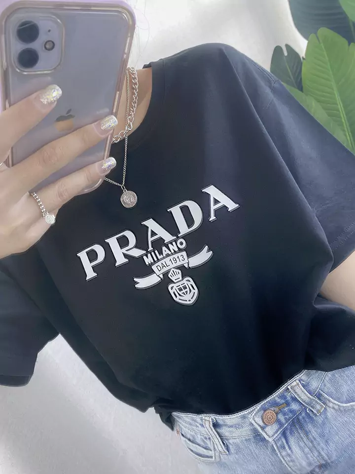 PRADA 英字tシャツ 人気