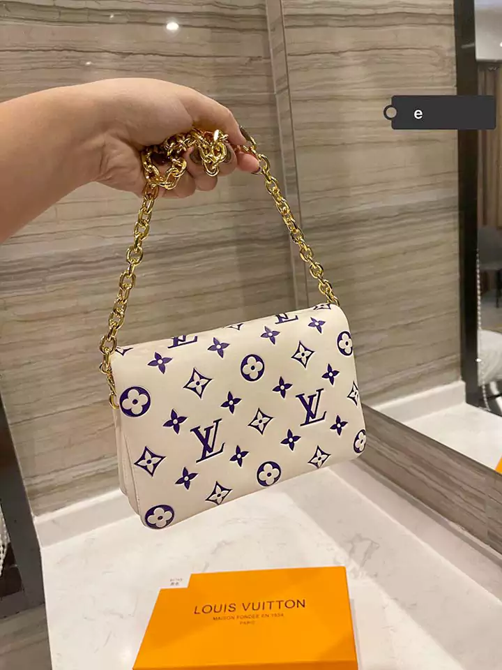 LV ショルダー 財布