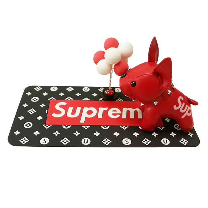 Supreme カー用品