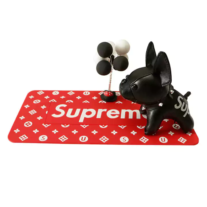 Supreme カー用品