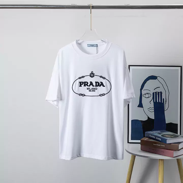 プラダ Tシャツ 英字マーク