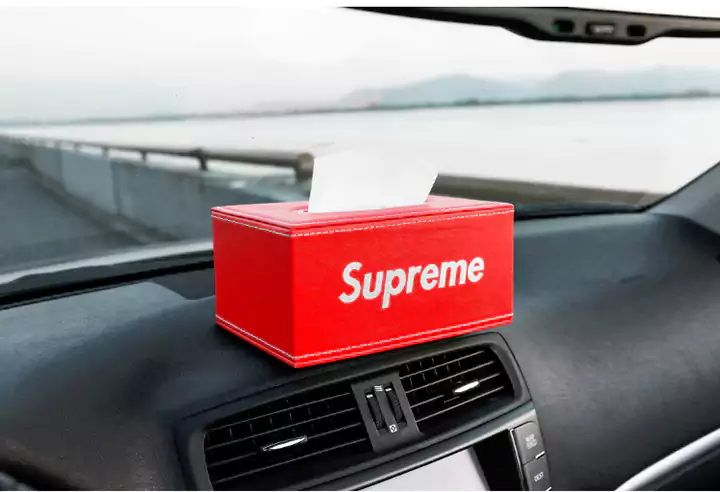 シュプリームsupreme カー用品