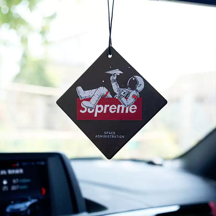 車用品 シュプリーム supreme