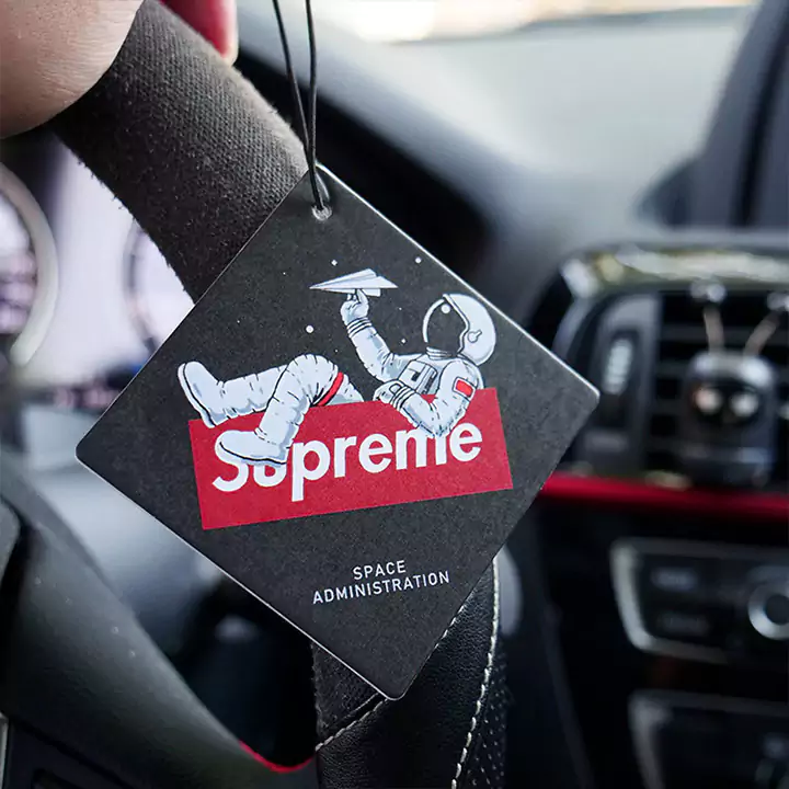 Supreme カーアクセサリー