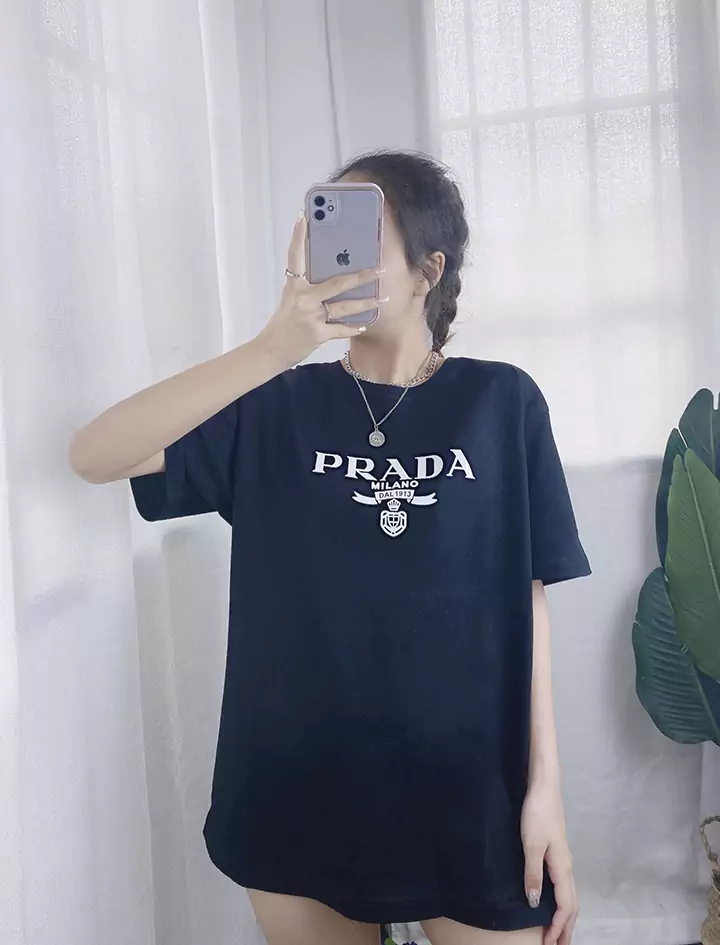プラダ tシャツ 英字入れ