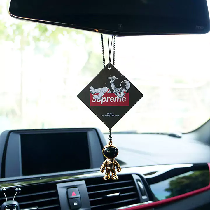 supreme 車用品 人気