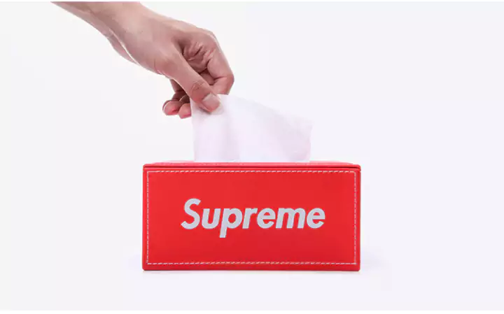 シュプリームsupreme カー用品