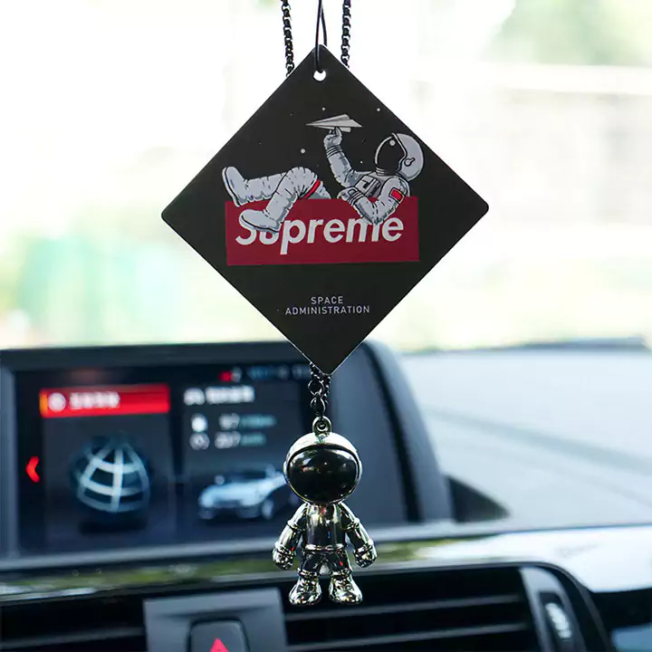 supreme 車用品 人気