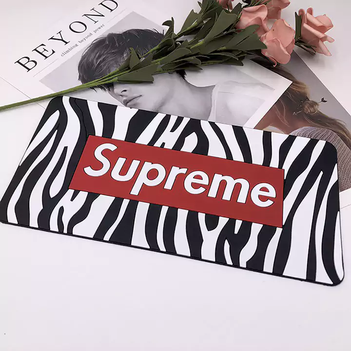 Supreme カー用品