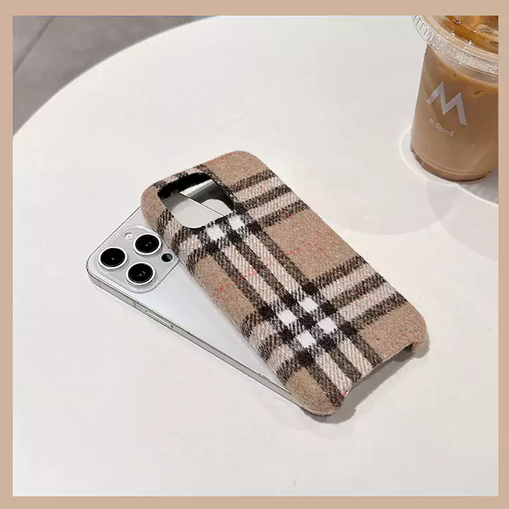 Burberry ハードカバー アイフォン15