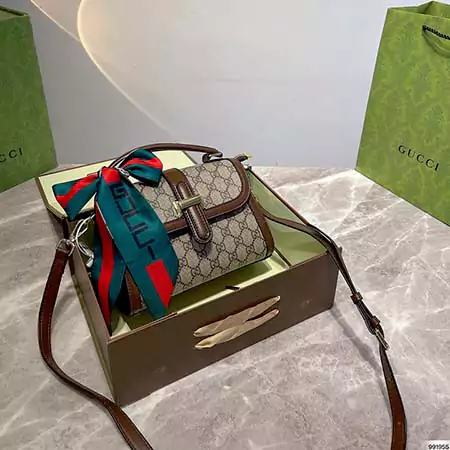 Gucci ショルダー バッグ