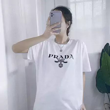 PRADA 英字tシャツ 人気