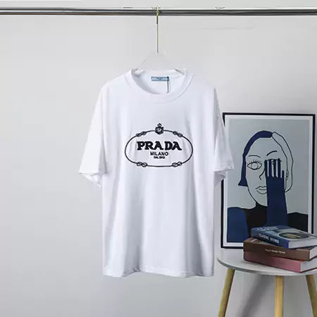 プラダ Tシャツ 英字マーク