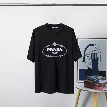 プラダ Tシャツ 英字マーク