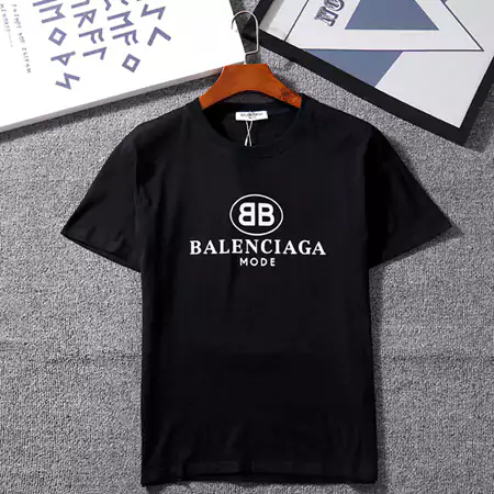 バレンシアガ Tシャツ