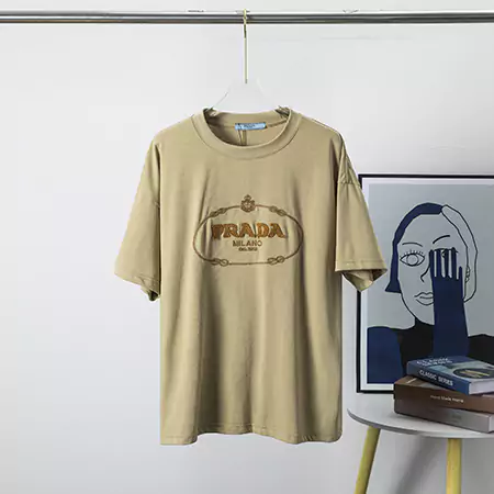 プラダ Tシャツ 英字マーク