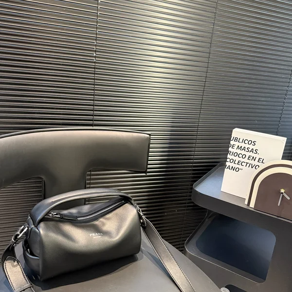 プラダ バッグ ショルダー 偽物N級品 pradaスーパーコピーバッグ おしゃれ