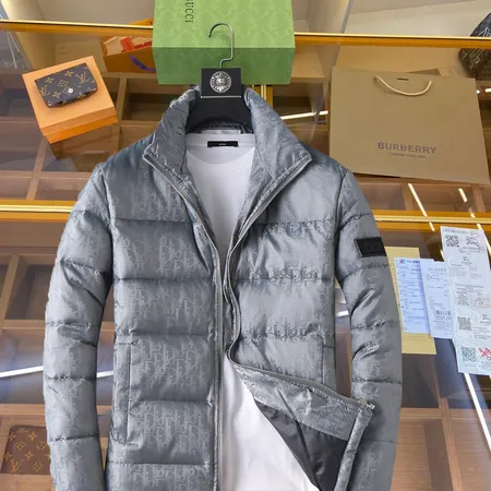 ディオール Dior ダウンジャケット 偽物 送料無料