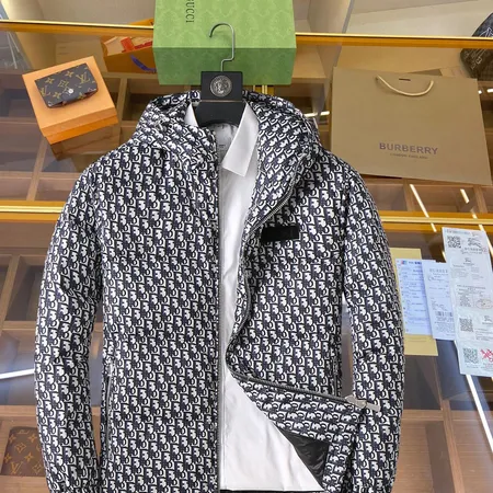 ディオール Dior ダウンジャケット 偽物 送料無料