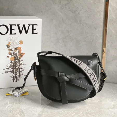 ロエベ ショルダーバッグ 偽物N級品 LOEWE 鞄 スーパーコピー 激安通販 高品質