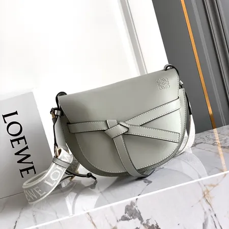 ロエベ ショルダーバッグ 偽物 LOEWE 鞄 スーパーコピー 激安通販 高品質