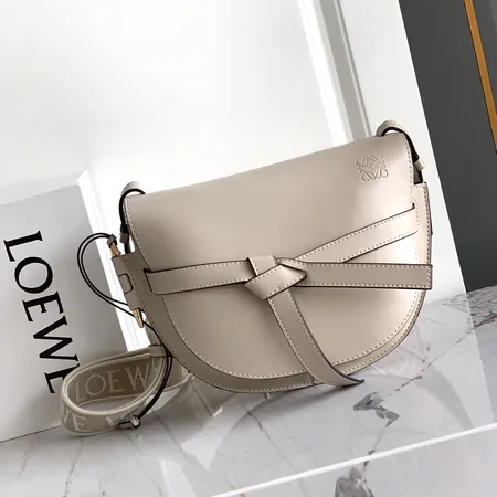 ロエベ ショルダーバッグ 偽物 LOEWE 鞄 スーパーコピー 激安通販 高品質