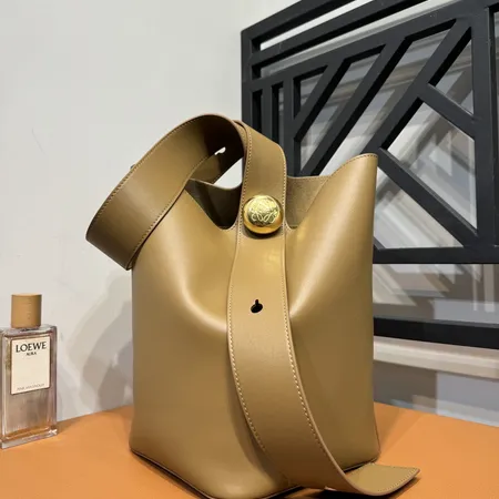 ロエベ偽物 バッグ LOEWE ポーチ スーパーコピー 激安通販 高品質