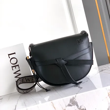 ロエベ ショルダーバッグ 偽物 LOEWE 鞄 スーパーコピー 激安通販 高品質