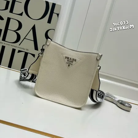 プラダ ショルダーバッグ 偽物通販 PRADA 鞄 スーパーコピー 高品質